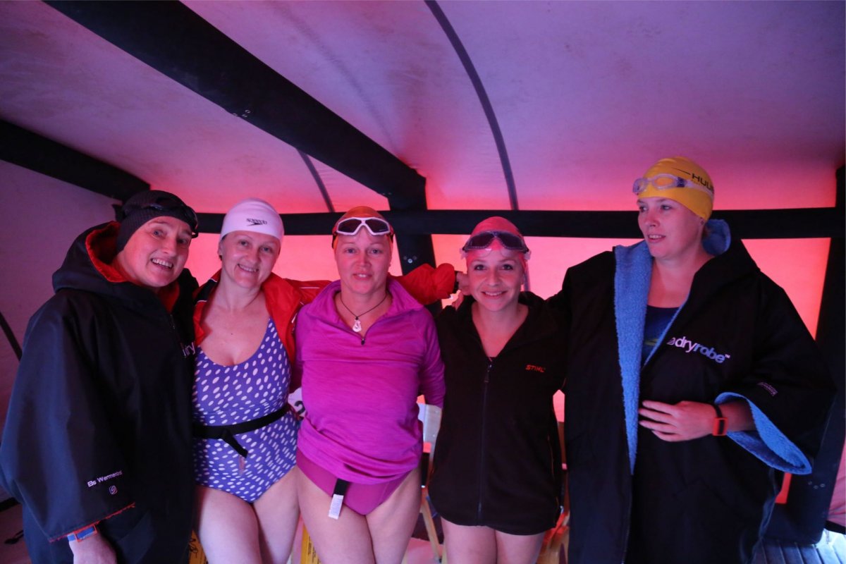 450 m freestyle women. Els Wermenbol Netherlands, Marina Schwarz Germany, Karin Michels Scotland, St