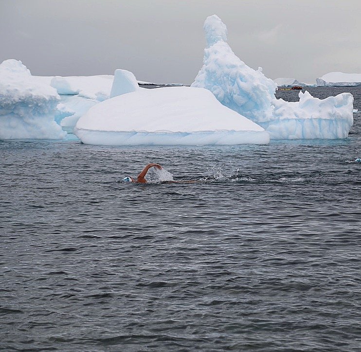 200m Test swim in Antarctica